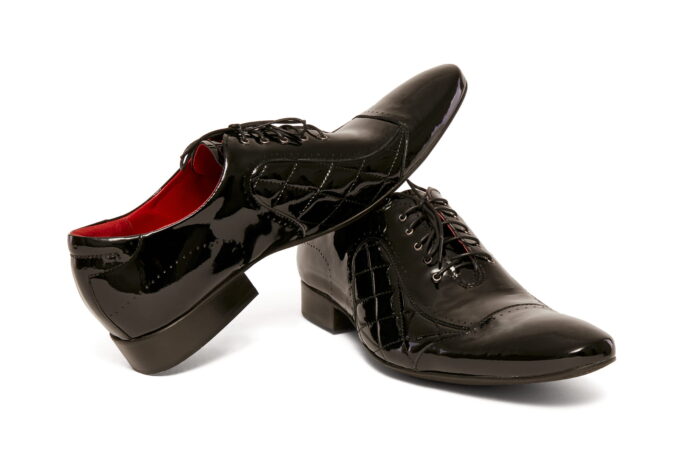 Wizytowe czarne półbuty męskie skórzane lakierki ślub [MODEL: 636-01 wernicze nero]